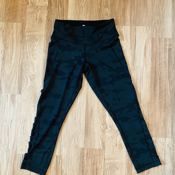 🖤90 Degree Camo Leggings🖤 - Picture 2 of 4